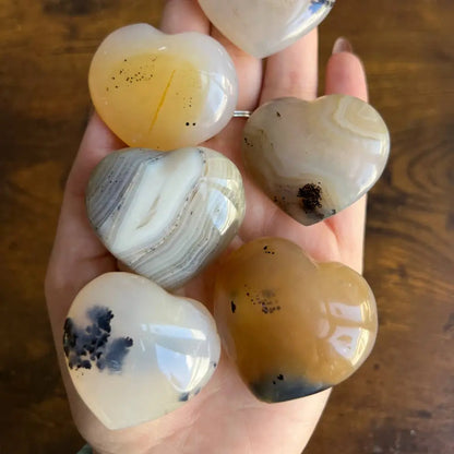 1-inch natural agate heart stone with earthy patterns
